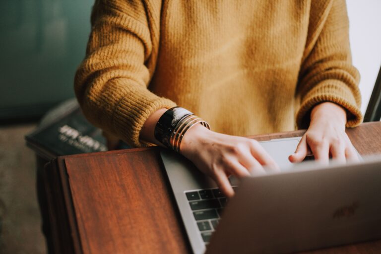 Girl at the laptop