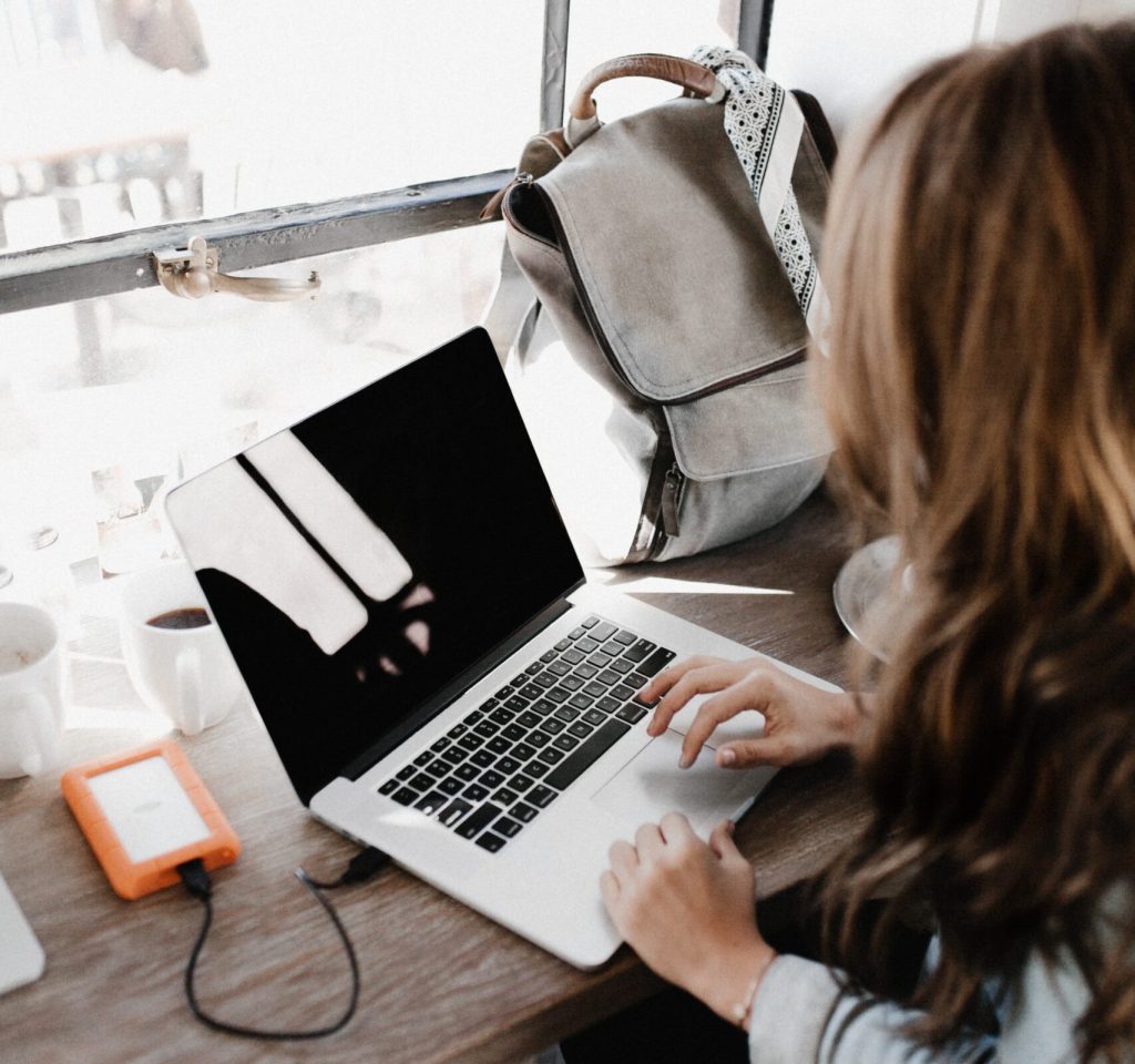 Girl at the laptop